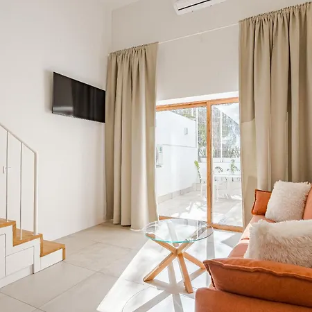 Buenavista Park Royal Адехе