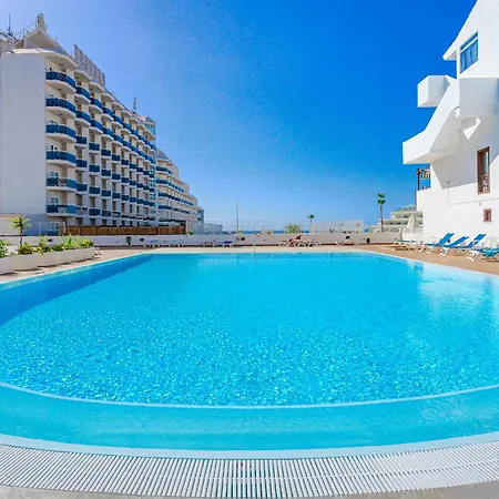 Buenavista Park Royal Адехе